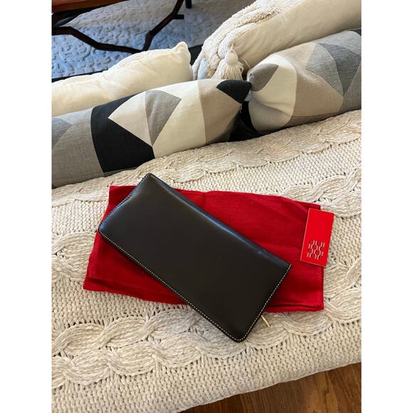 Carolina Herrera Long Leather Wallet in Dark Brown with Purple interior lining.✨ - Picture 7 of 11